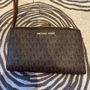 Michael kors wallet , brown , medium sized , barely used like new